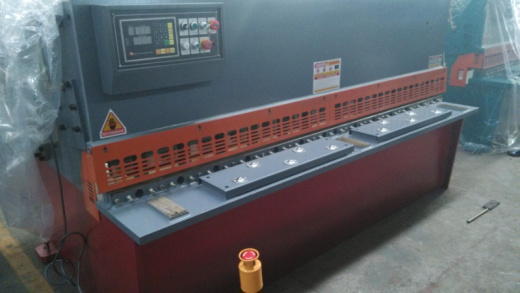 Гильотинные ножницы Quasar QC12Y-4х2500  Самара